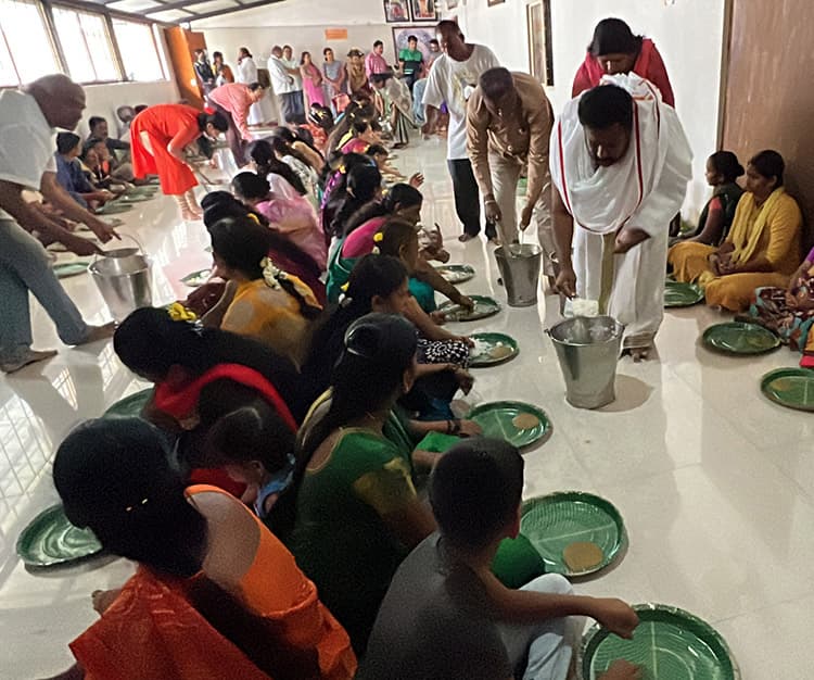 Devotees at Prasadam