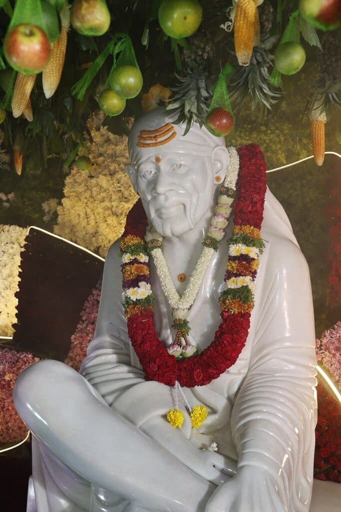 The 7-feet white marble idol of Shri Shirdi Sai Baba, adorned with garlands