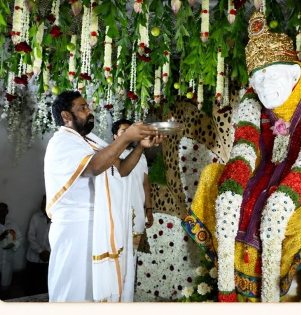 Devotees taking darshan during Guru Purnima aarti at Sai Samsthana